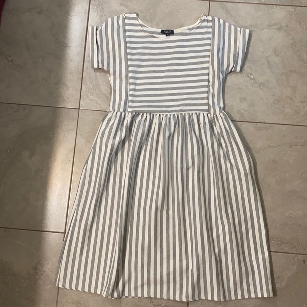 Roolee Mom nursing dress with pockets